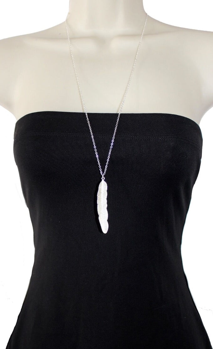 Long simple feather necklace in silver
