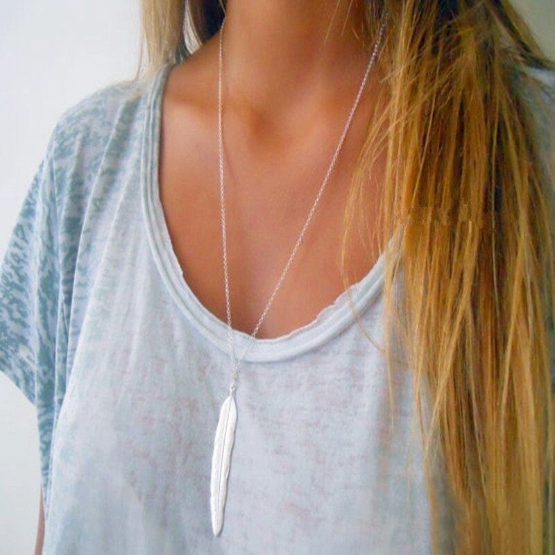 Simple feather necklace